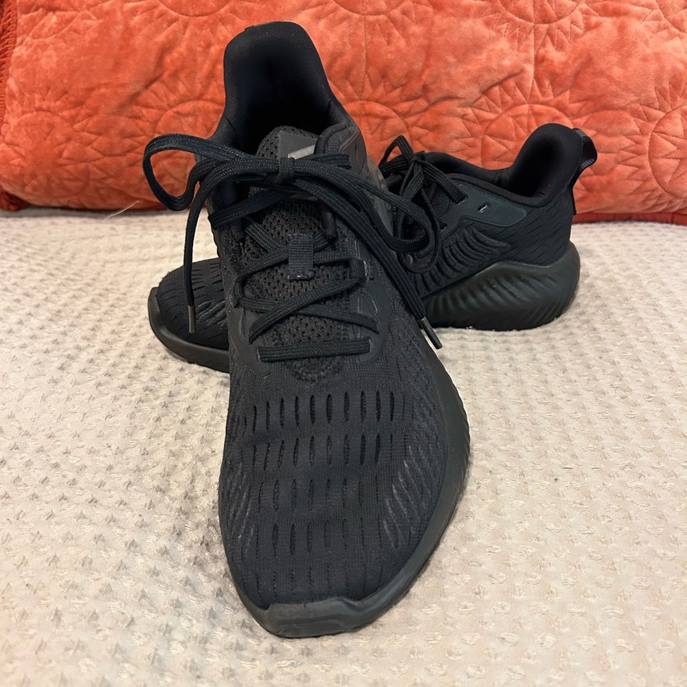 Adidas Men’s 6.5 Alphabounce Plus Core Black Running Shoes- Great Condition